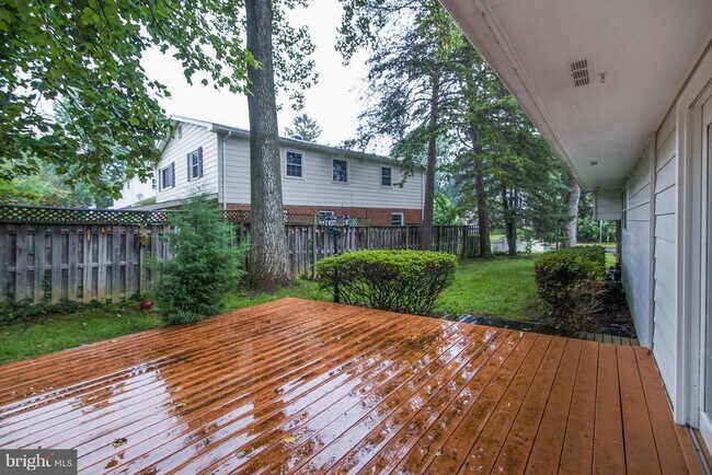 Building Photo - 2012 Friendship Ln