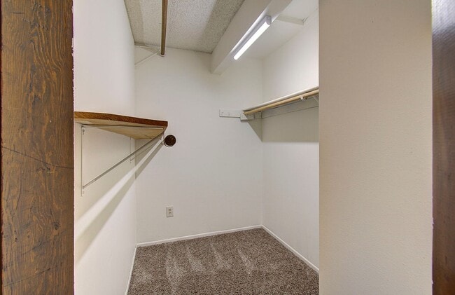 Building Photo - Coveted Cascade Park Area Split Entry Home