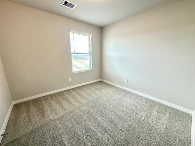 Building Photo - 12176 Ridge Top Dr