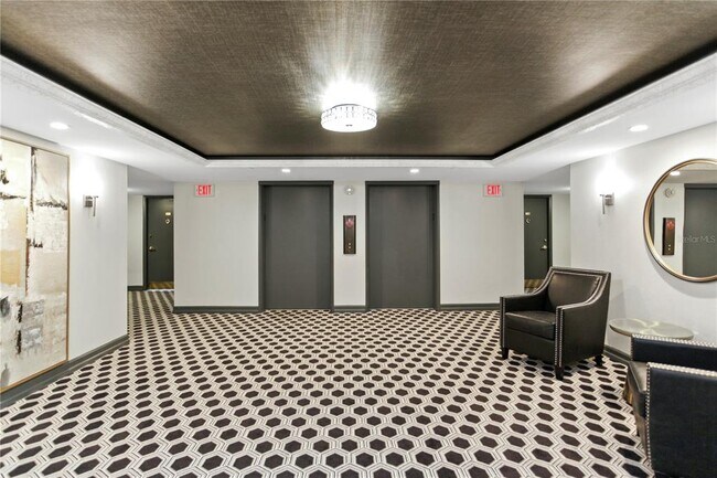 Building Photo - 400 E Colonial Dr