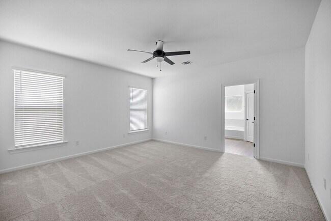 Building Photo - 41338 Rosewood Ln