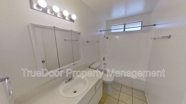 Building Photo - 533 N.Tustin Ave.