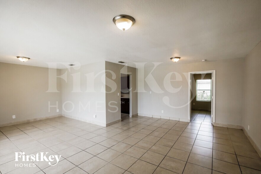 Building Photo - 3333 NW 32nd Ct
