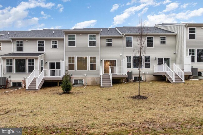 Building Photo - 104 Emma Cir