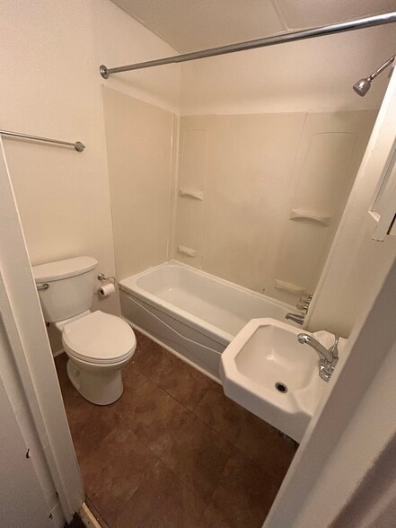 Bathroom - 5 Davis Row