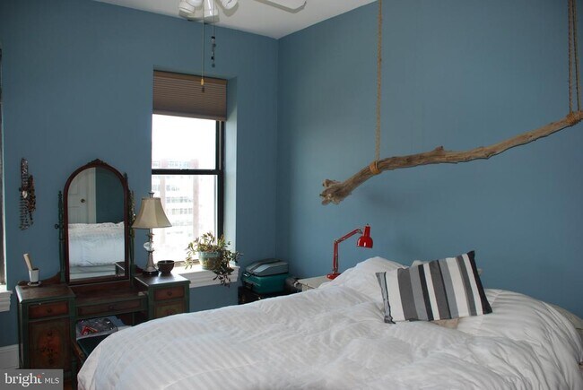 Building Photo - 1325 13th St NW