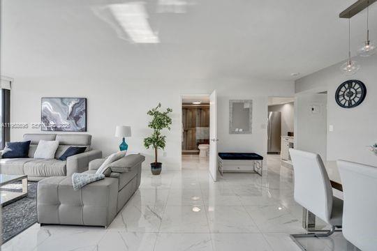 Building Photo - 20515 E Country Club Dr