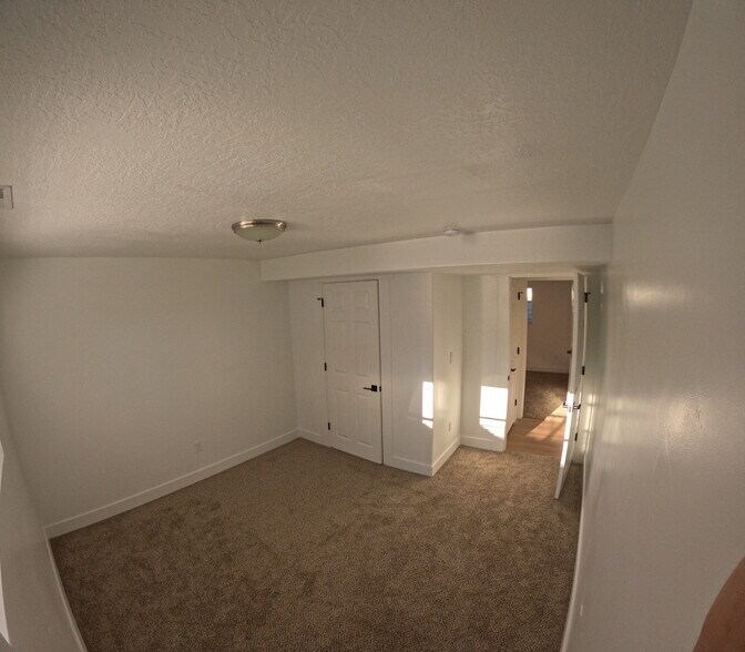 Building Photo - 2906 S 1550 W