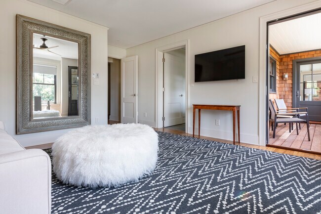 Building Photo - 9 Arlington Ave