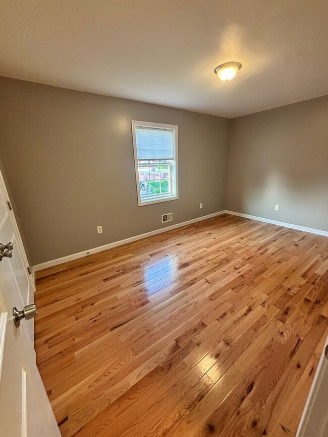 Building Photo - Beautiful Duplex in the Heart of Indian Or...
