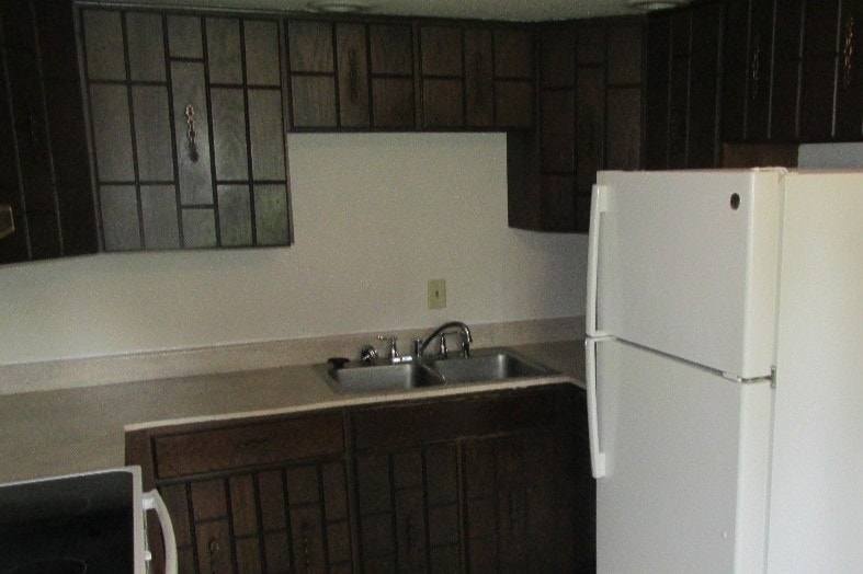 Building Photo - 414 10th Ave S