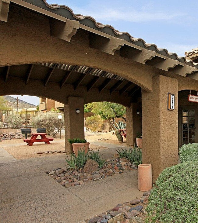 Building Photo - Alta Vista