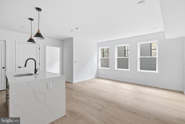 Building Photo - 209 New St