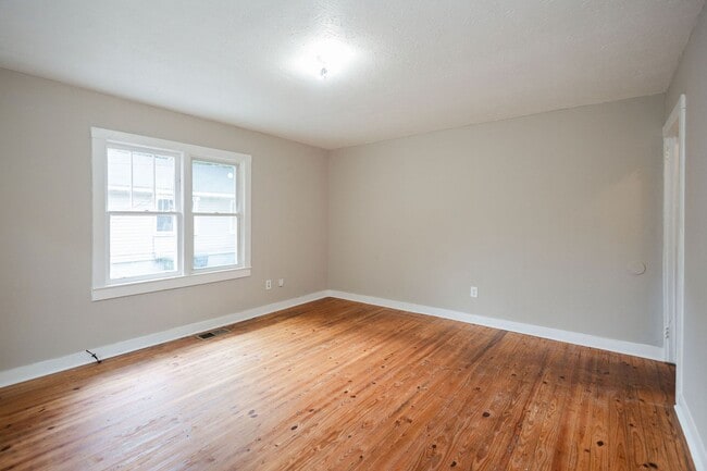 Building Photo - 220 N 15th St