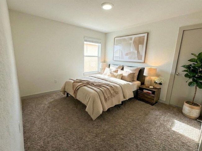 Building Photo - 257 Geminiflora Bend