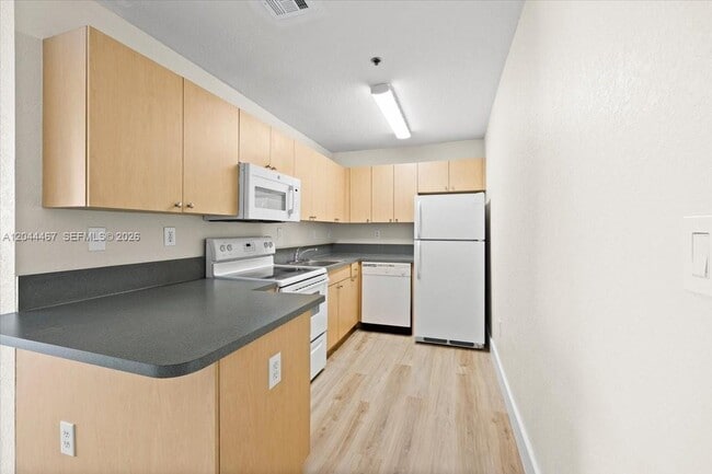 Building Photo - 437 SW 7th St