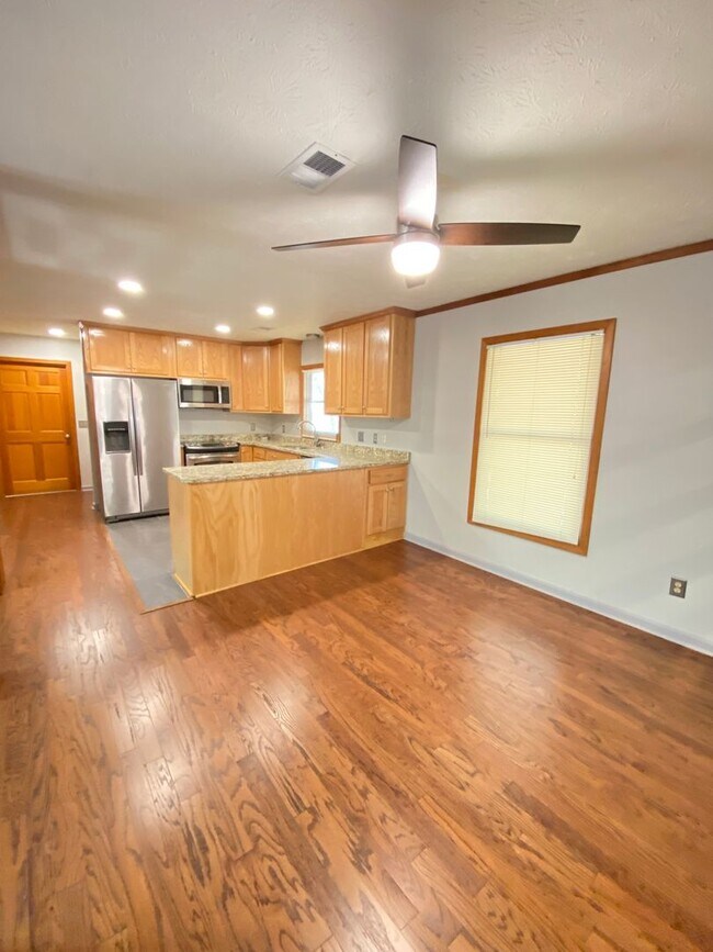 Building Photo - Beautiful Home Available Now!