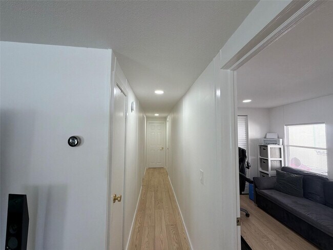 Building Photo - 5221 SW 25th Ave