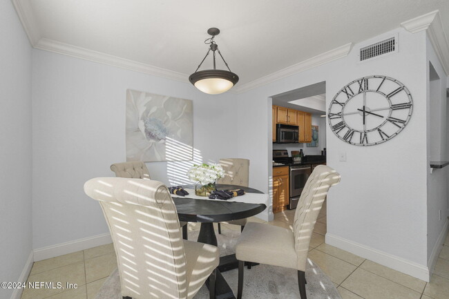 Building Photo - 858 Shoreline Cir