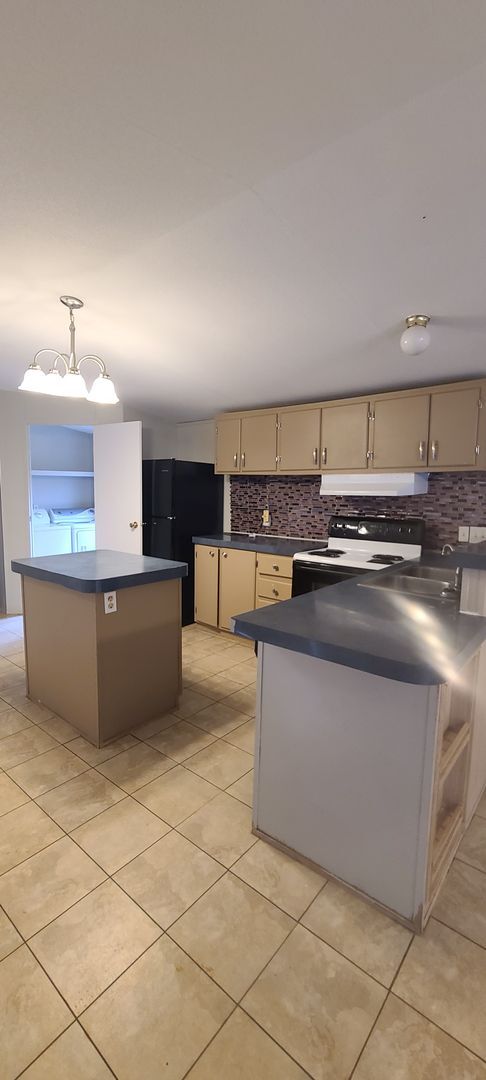 Building Photo - Single Wide Mobile Home