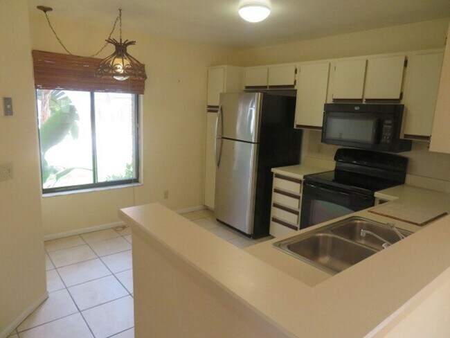 Building Photo - OVIEDO 3BR 2BA home in Alafaya Woods! Fenc...