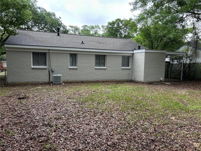 Building Photo - 460 Seabreeze Rd E