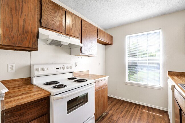 Building Photo - 7204 Hardesty