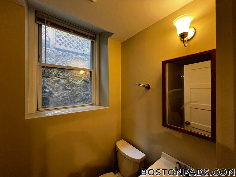 Building Photo - 36 High St