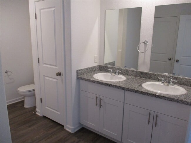 Building Photo - 2487 Tapatio Dr