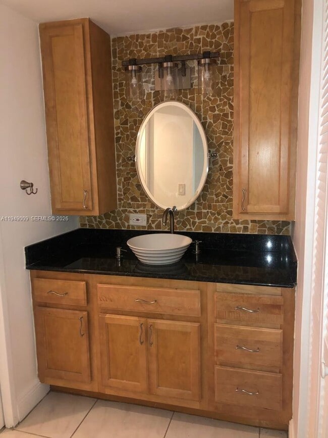 Building Photo - 16919 N Bay Rd