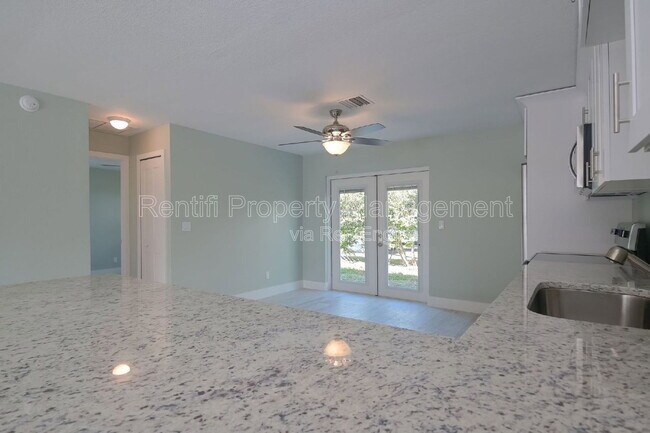 Building Photo - 1322 Miramar St