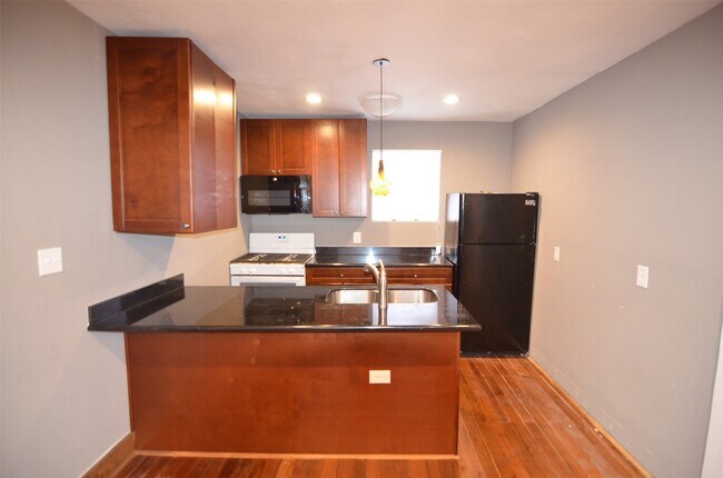 Building Photo - 2123 Marion St