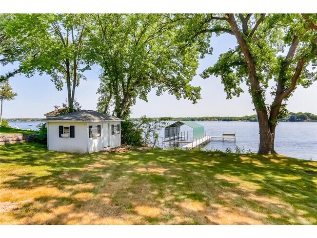 Building Photo - 18000 Breezy Point Rd