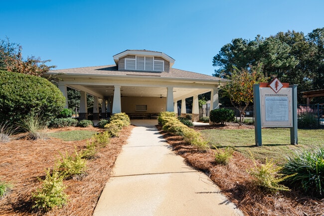 Building Photo - 600 Trellis Square