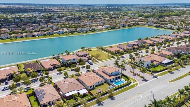 Building Photo - 2541 SE 1st St