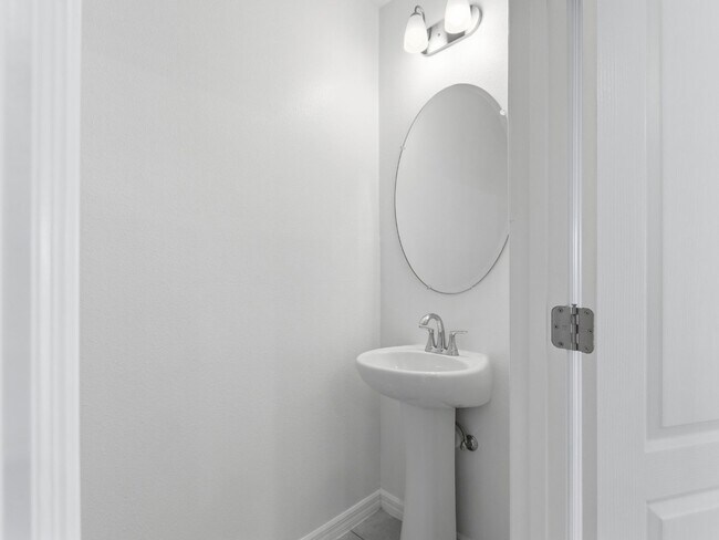 Building Photo - Practically brand-new 3 BR/2.5 BA/1 Car Garage Townhome in Mirada