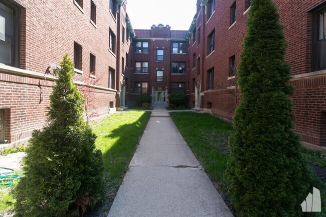 Building Photo - 2641 North Spaulding-3E
