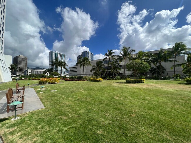 Building Photo - Hawaiki 3608 - Vintage charm in Honolulu