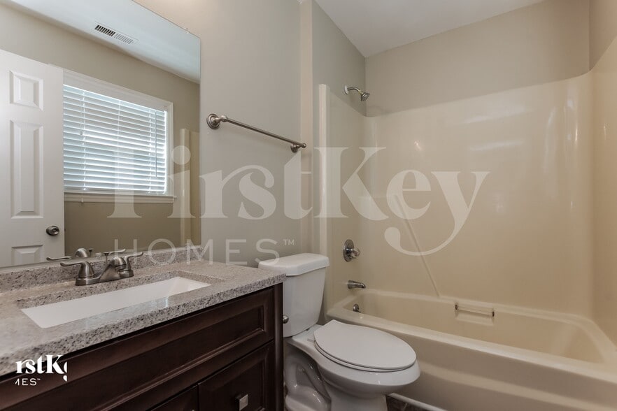 Building Photo - 3204 Faircroft Way