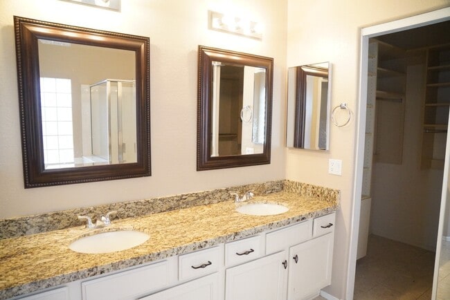Building Photo - Beautiful Chandler Rental Dobson & Ray