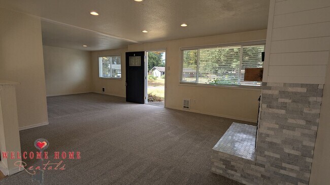 Building Photo - 910 Gregory Way SE