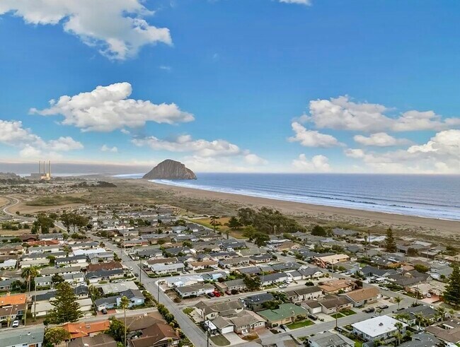 Building Photo - 150 Damar St