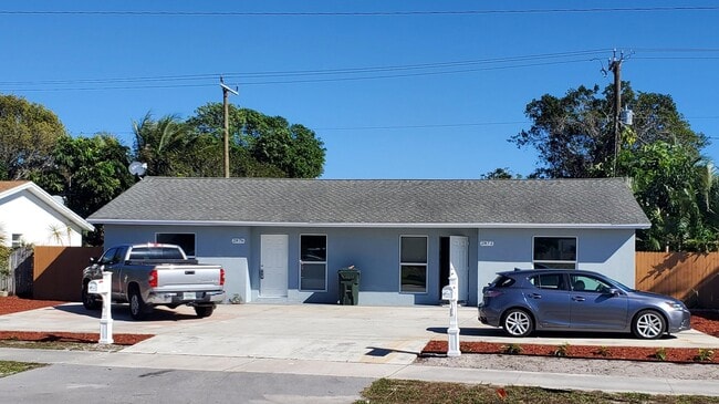 Building Photo - 2876 N Dixie Hwy