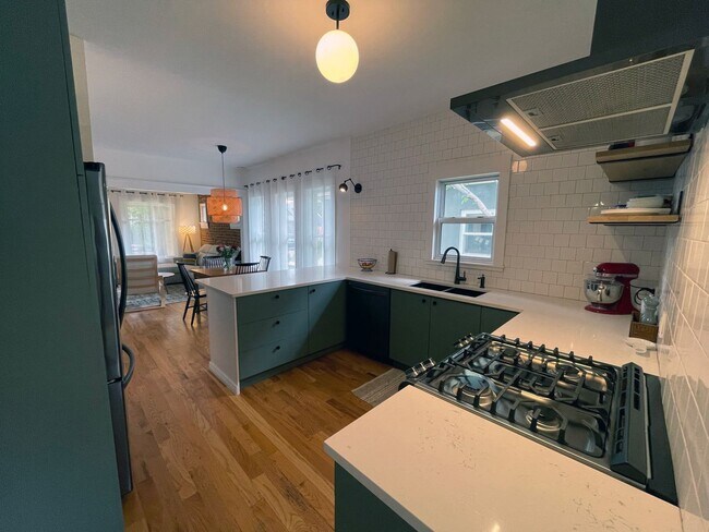 Building Photo - STUNNING Updated Bungalow Home in the West Highlands- Available 8/5!