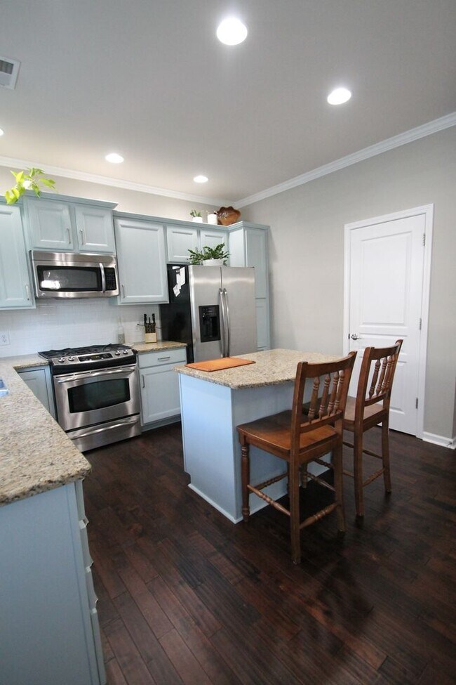 Building Photo - Exclusively Offered by Muse Realty Rentals...