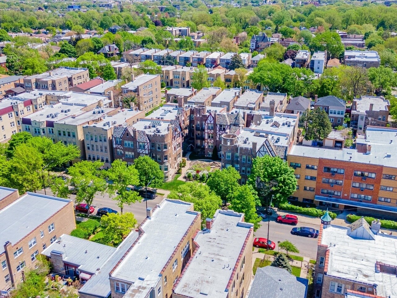 Building Photo - 5717 N Kimball Ave