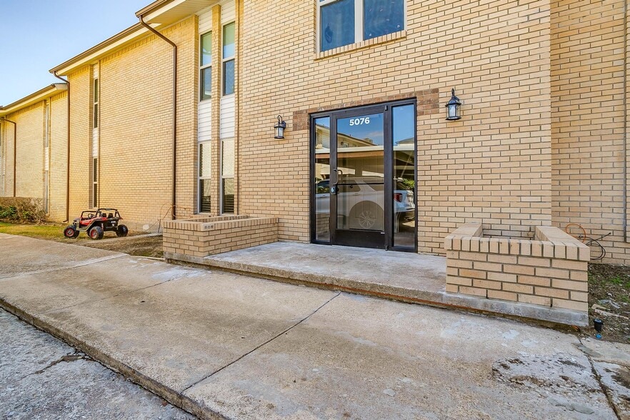 Building Photo - 5076 Matilda St