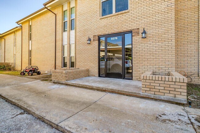 Building Photo - 5076 Matilda St