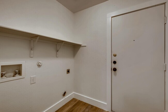 Building Photo - 1604 Anise Dr