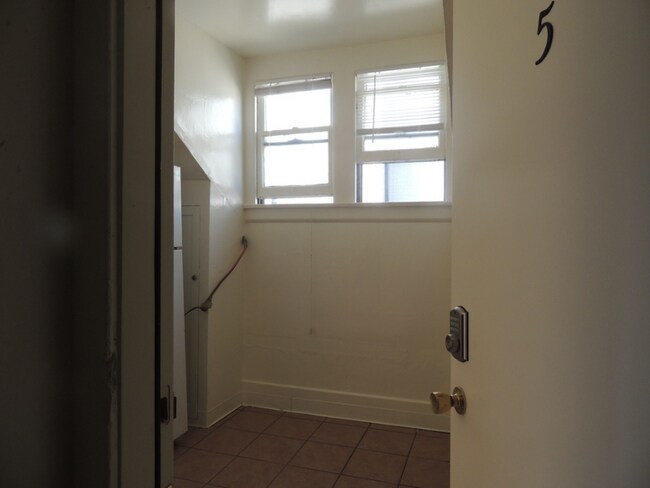 Building Photo - 532 21st St